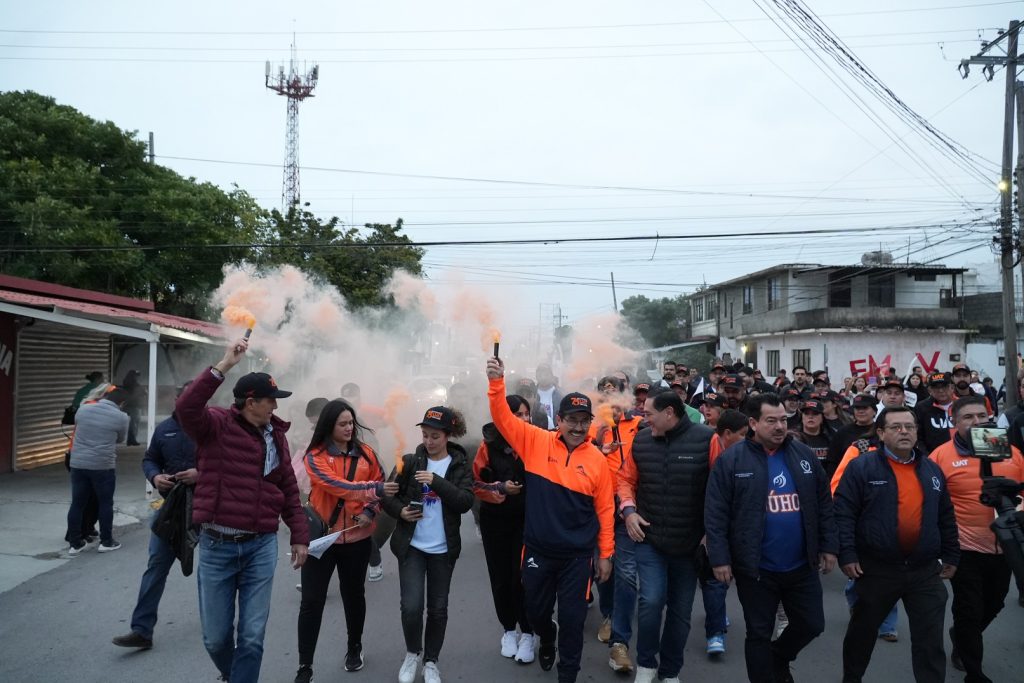 17 ene D 1 Encabeza rector caravana naranja en apoyo al Correcaminos (1)