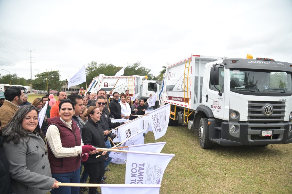 22 feb Z 1 Entrega Mónica Villarreal Seis Nuevos Camiones Recolectores de Basura