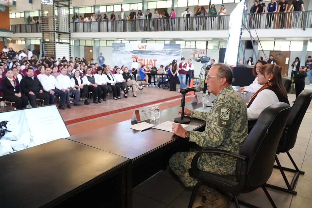 25 feb U 1 El Gral. Enrique García Jaramillo da conferencia en la UAT sobre seguridad nacional (1)