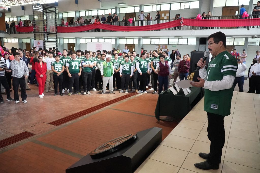 U 1 Rector de la UAT comparte jornada estudiantil en la Facultad de Comercio Victoria