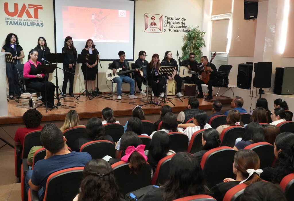 8 mar U 1 La UAT ofreció a sus universitarias el recital “Voces Violeta”