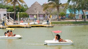 22 abr Z 1 Se abre Parque Bicentenario con vehículos acuáticos y splash