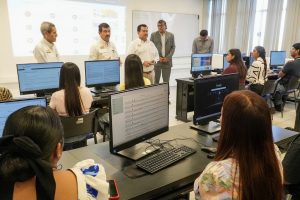 2 oct U 1 Comparte el rector logros y proyectos con estudiantes de la Facultad de Derecho Victoria