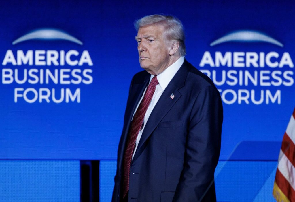 Trump reitera que pondrá a prueba armas nucleares en "igualdad de condiciones"