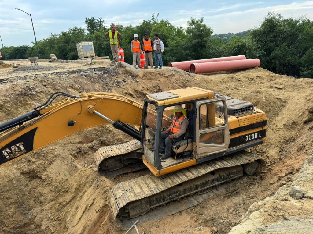 11 dic Z 1 Trabajan en la rehabilitación del emisor pluvial que protege a las colonias Cascajal y Nacional