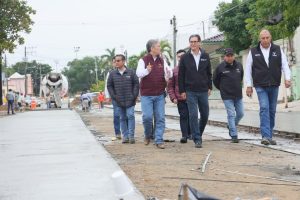 15 dic Z 2 Erasmo González y Gerente de COMAPA SUR supervisan rehabilitación integral de red sanitaria