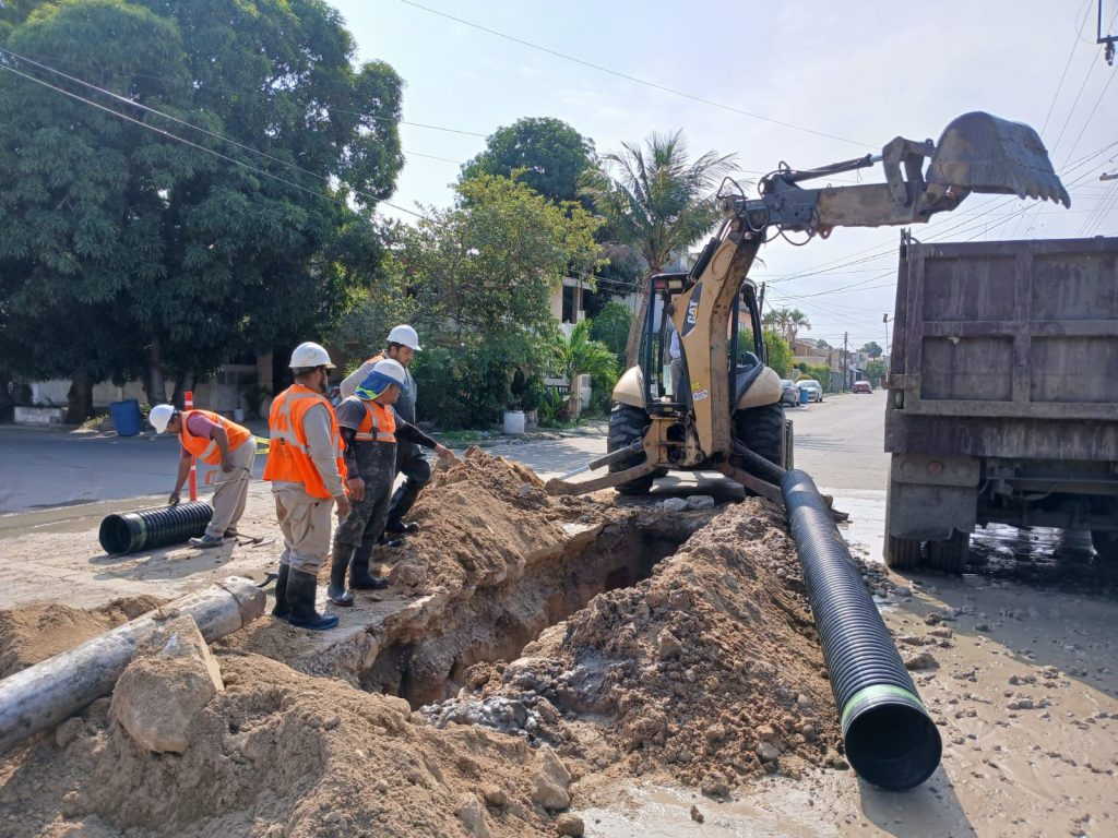 19 dic Z 1 COMAPA SUR fortalece red de drenaje en la colonia Ampliación de la Unidad Nacional de Ciudad Madero