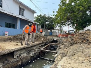 9 ene Z 1 COMAPA SUR rehabilita línea general de drenaje en la colonia Del Bosque