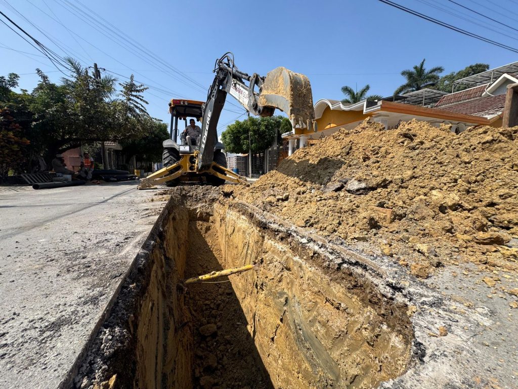 21 feb Z 1 COMAPA SUR rehabilita drenaje sanitario para resolver afectaciones en Colinas de Universidad
