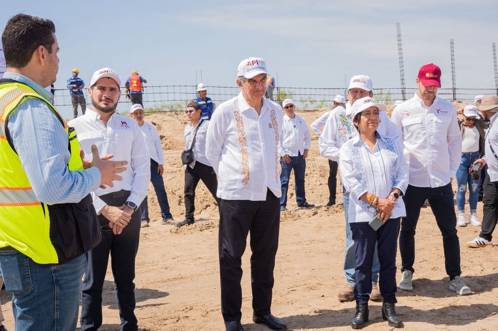 1 abr P 2 Constatan Américo y titular de la Sedatu obras de urbanización en el Puerto del Norte en Matamoros