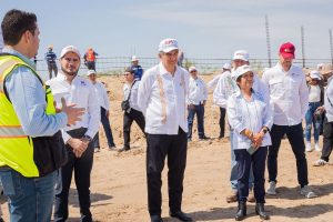 1 abr P 2 Constatan Américo y titular de la Sedatu obras de urbanización en el Puerto del Norte en Matamoros