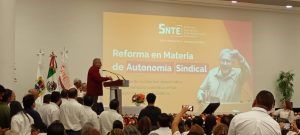 17 E 1 Reconoce Alfonso Cepeda trabajo realizado por dirigencia sindical