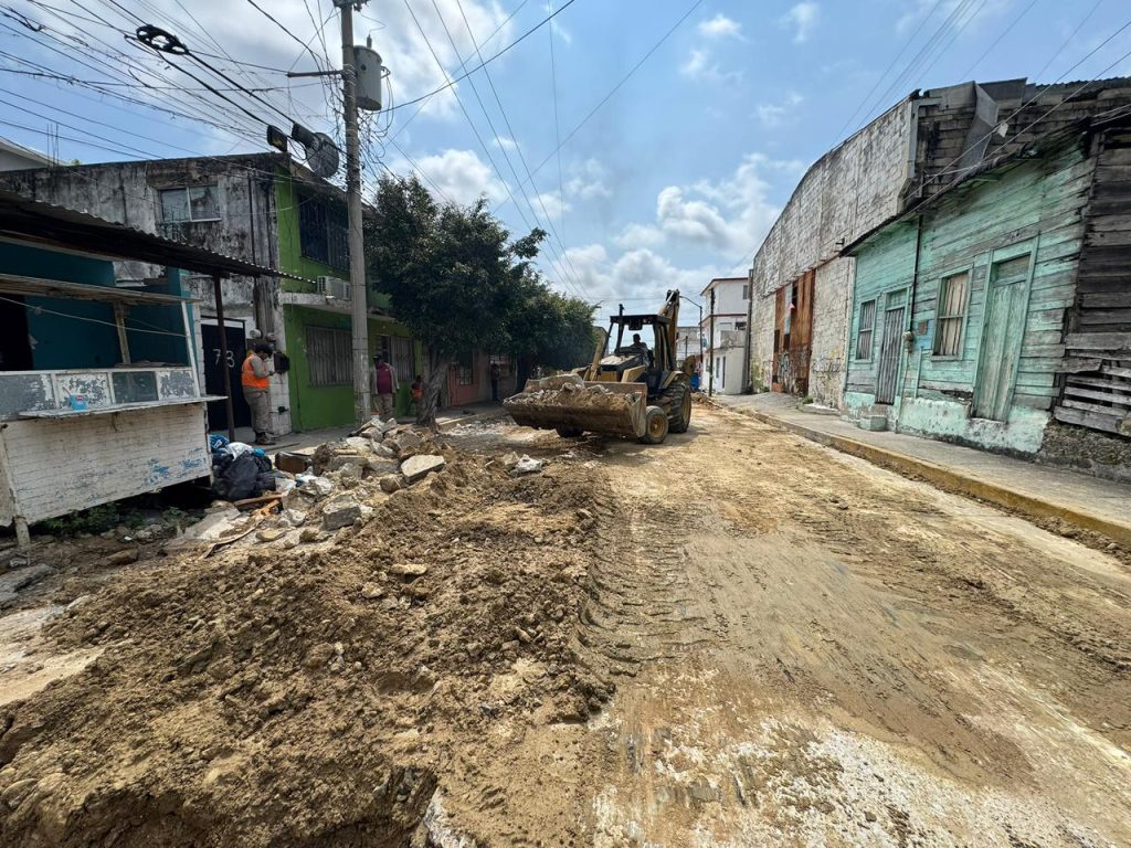 23 abr Z 1 COMAPA SUR avanza en la rehabilitación de red sanitaria en céntrica colonia de Tampico