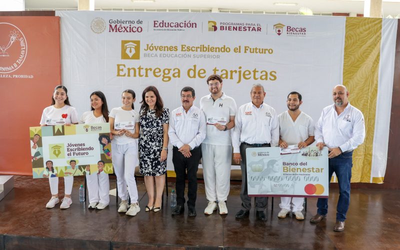 11 may U 2 Encabeza el rector Dámaso Anaya entrega de becas a 493 estudiantes de la UAT