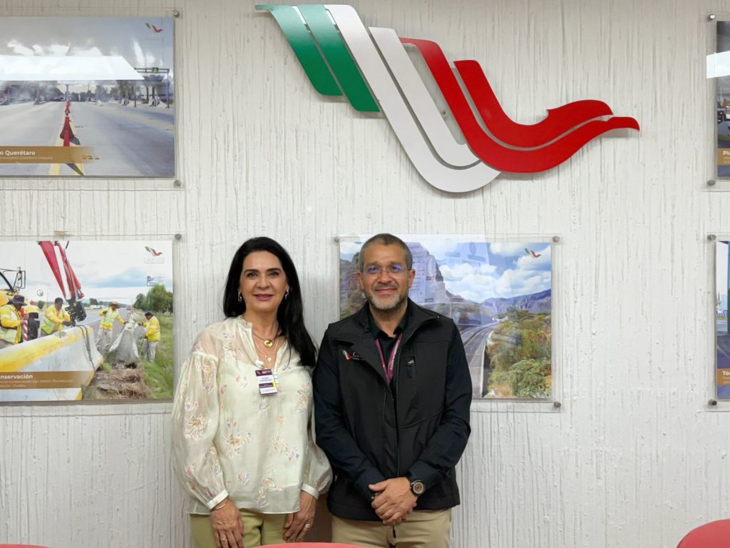 18 may Z 2 Mónica Villarreal gestiona restauración del Puente Tampico con el director general de CAPUFE