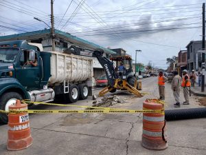 4 May Z 1 Optimiza COMAPA SUR rehabilitación de infraestructura sanitaria en la colonia Vicente Guerrero