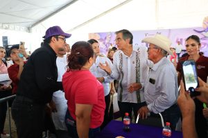 9 may P 1 SEDENER entrega dos estufas eficientes de leña en la brigada del DIF Tamaulipas
